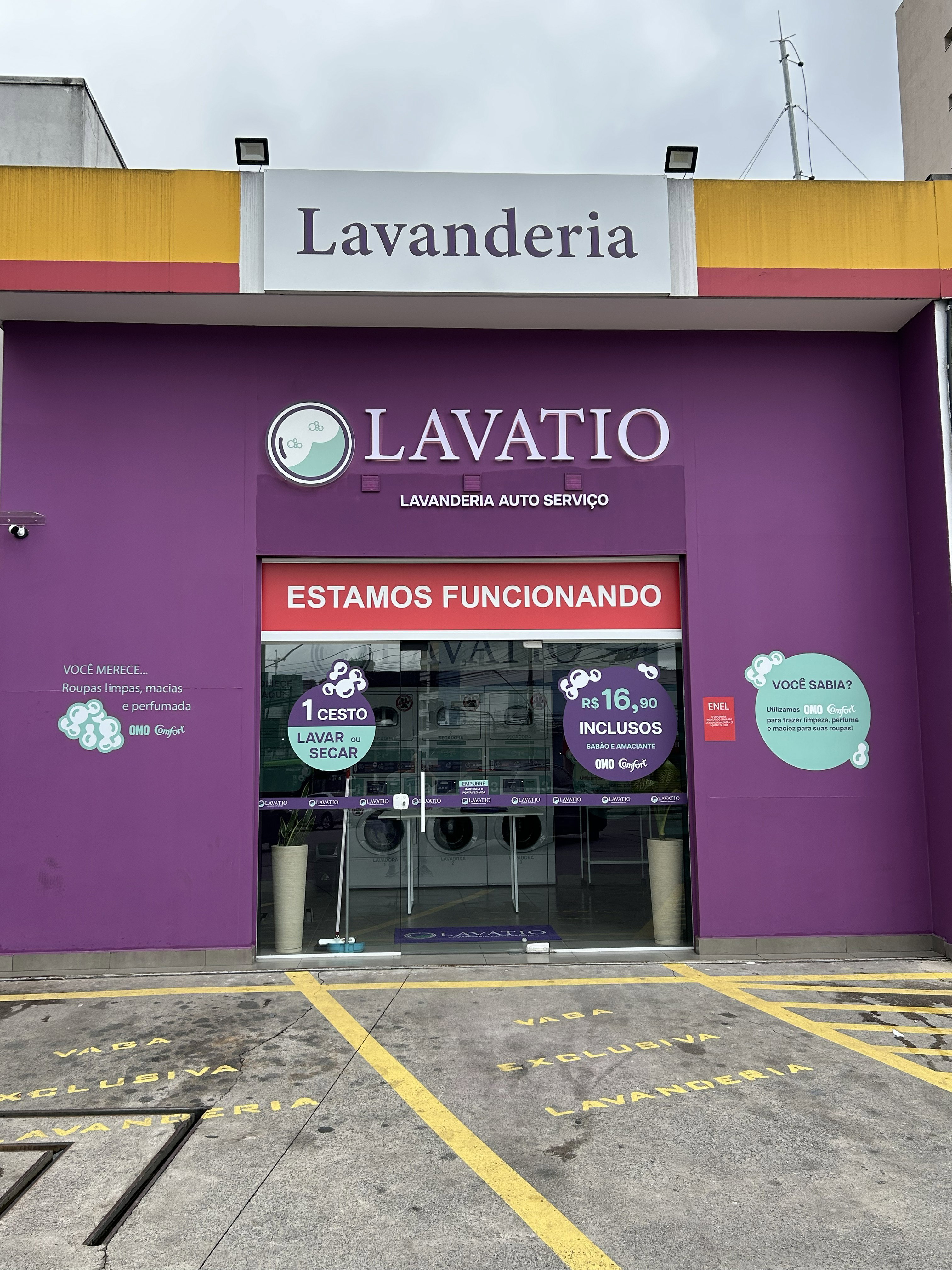 Foto-fachada-com-vagas-estacionamento.jpg